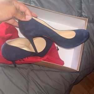 CHRISTIANLOUBOUTIN
PUMPS
NAVY/SUEDE
SIZE 40 women used